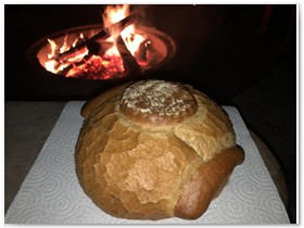 und wird in auszuhhlenden Brottpfen - natrlich aus dem Hause Schabel - verspeist.