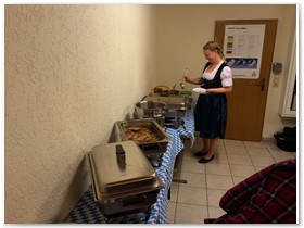 und das Buffet ist erffnet, welch' Pracht- sorry Tracht.