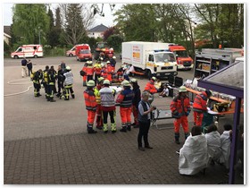 der Schnelleinsatzgruppe-Sanitt aus Mainz mit Organisatorischem Leiter des LK Alzey gebracht.