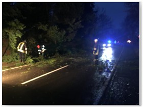 Die Strae wird in beide Richtungen voll  gesperrt